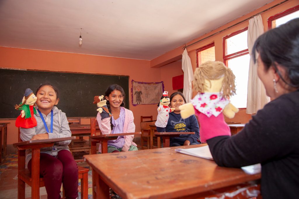 Niñas aprenden a prevenir la trata de personas a través de espacios lúdicos con títeres