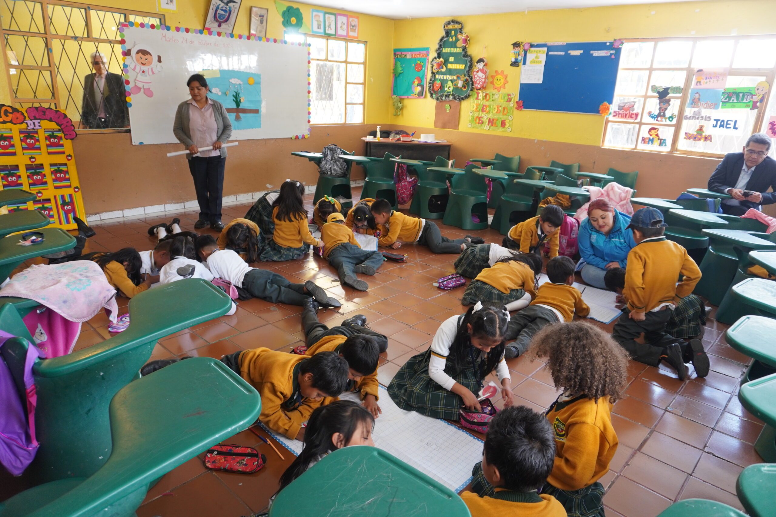 Niñas y niños en la escuela - Poryecto "Horizontes Seguros" 