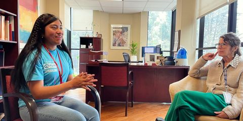 Fanny, líder adolescente del altiplano realiza la Toma de Poder en la Embajada de Canadá