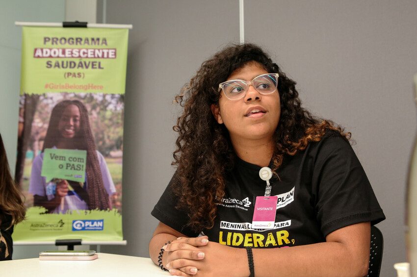 Alanys, 17, meets with the AstraZeneca Brazil team