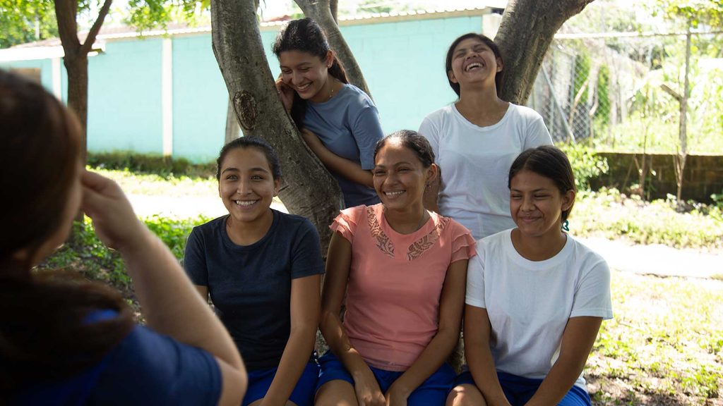 Adolescentes-mujeres-talleres-proteccion