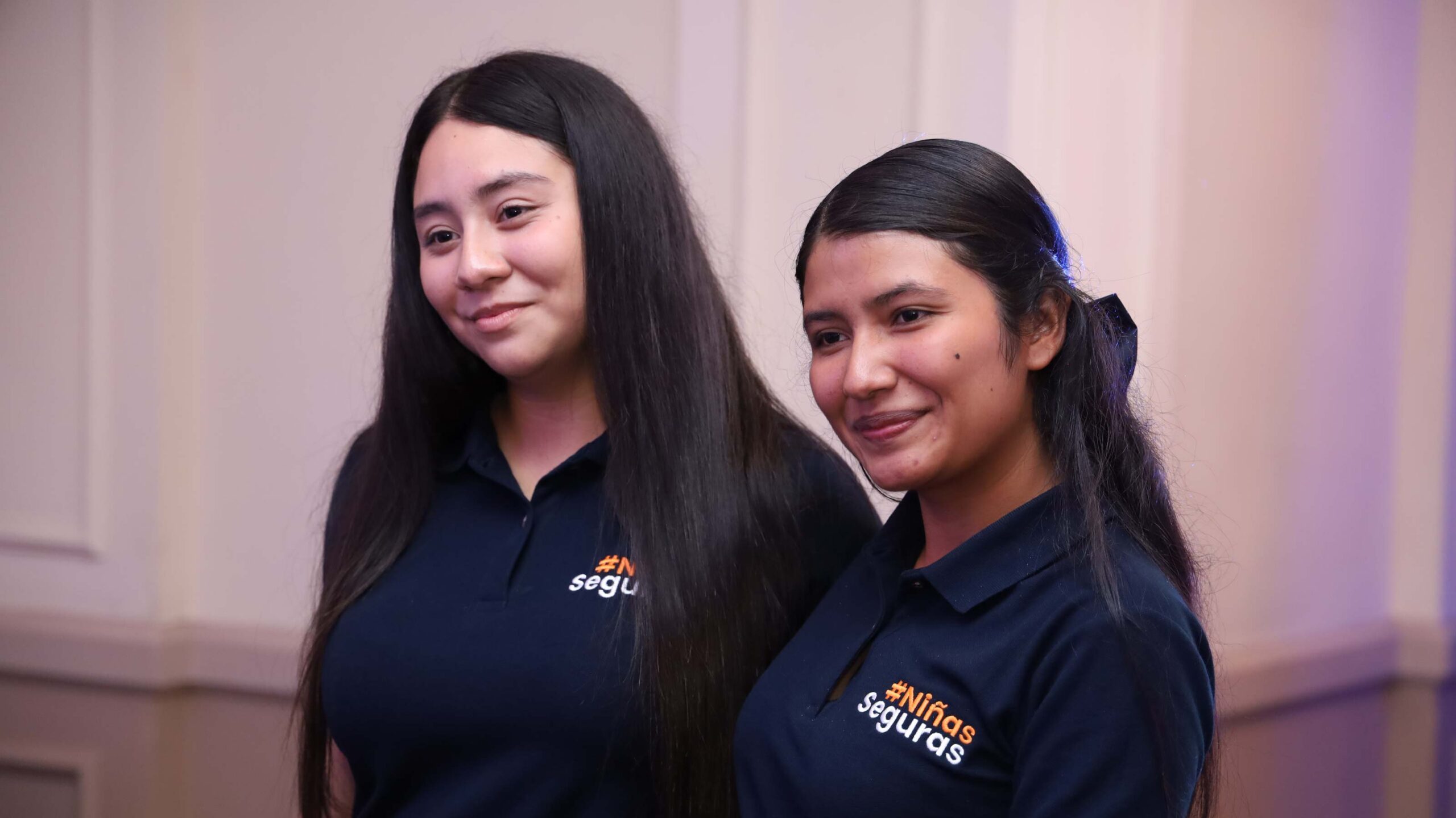 Hazel y Katerin dieron palabras en el evento por el Día de la Niña