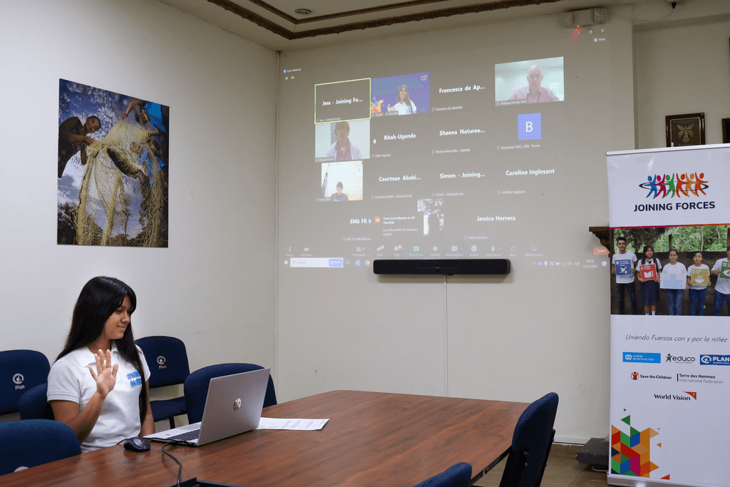 Yoselin en la presentación de un informe elaborado por la Alianza Joining Forces.