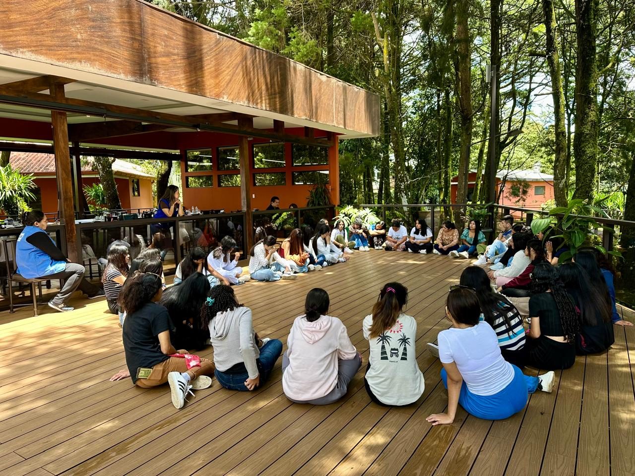 El grupo de niñas y adolescentes realizó una visita al Parque Nacional El Boquerón en El Salvador.