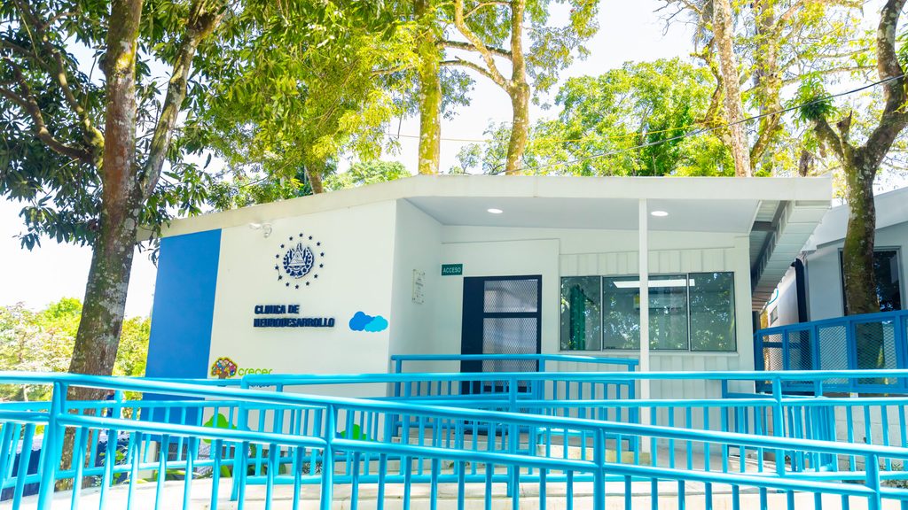 Fachada de la nueva Clínica de Neurodesarrollo Infantil.