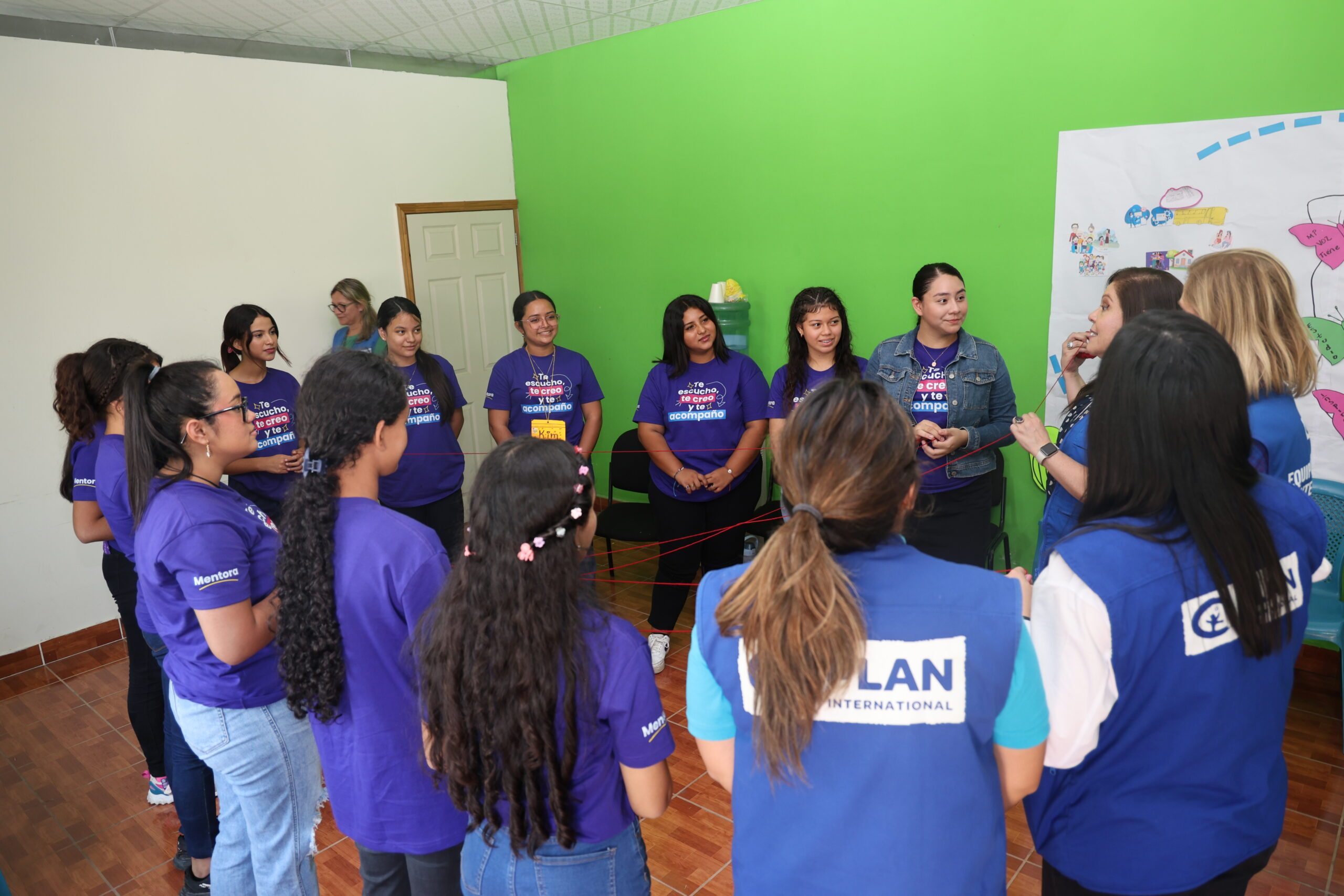 Niñas y adolescentes que forman parte de la iniciativa “Te escucho, te creo y te acompaño”, proyecto que brinda acompañamiento a otras niñas a través de mentorías. © Plan International