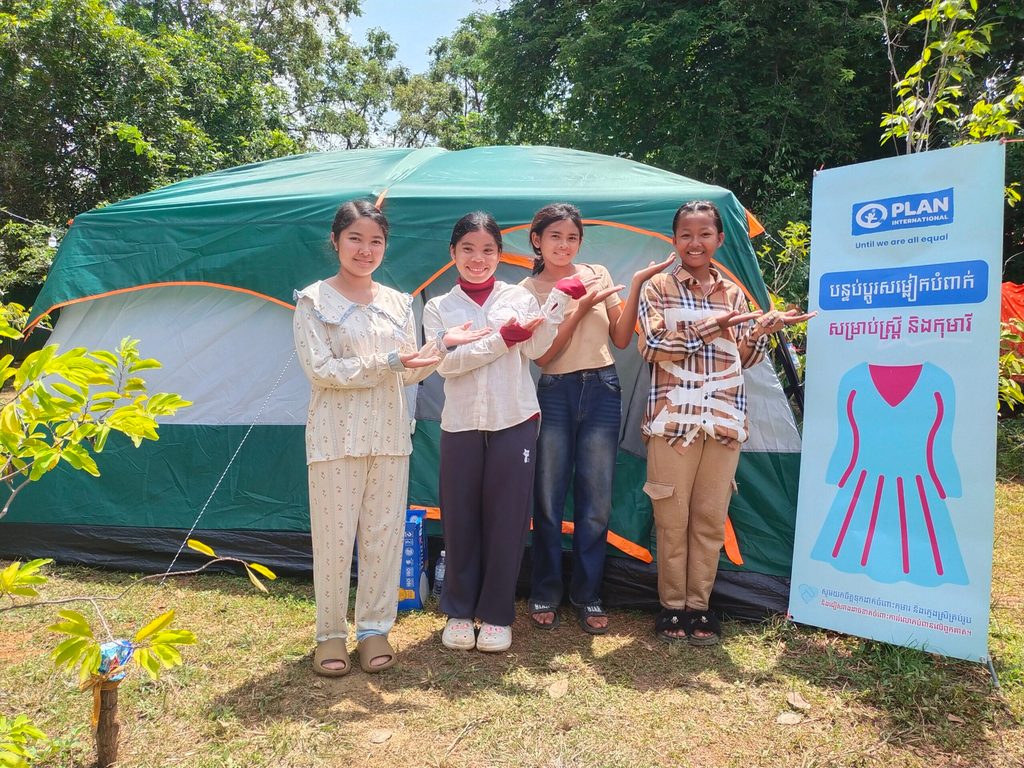 4 girls are happy to have a fitting room at displaced site.