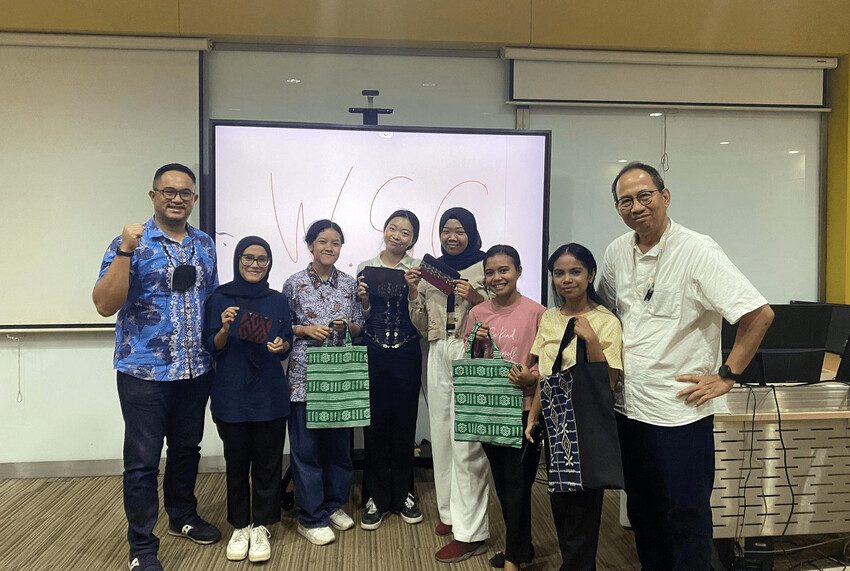 Ningsi and her friends are holding the clutches and bags they make and sell. 