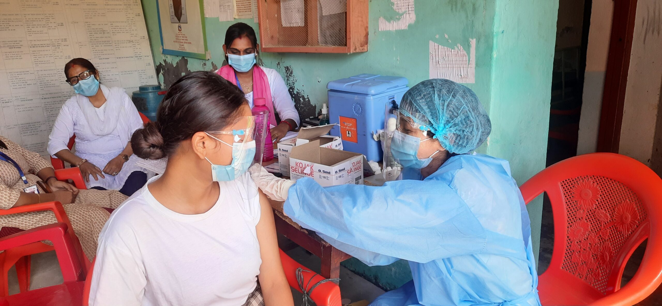 Kreetisha receiving COVID-19 vaccine