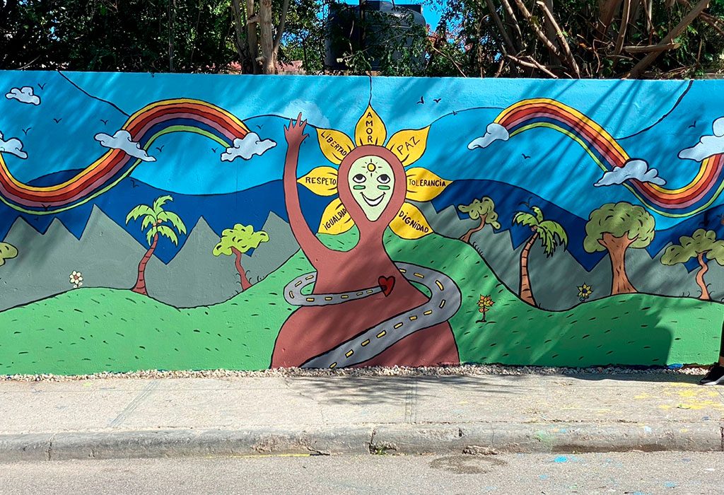 mural-pintado-por-jovenes-beneficiarios-de-Plan-Dominicana