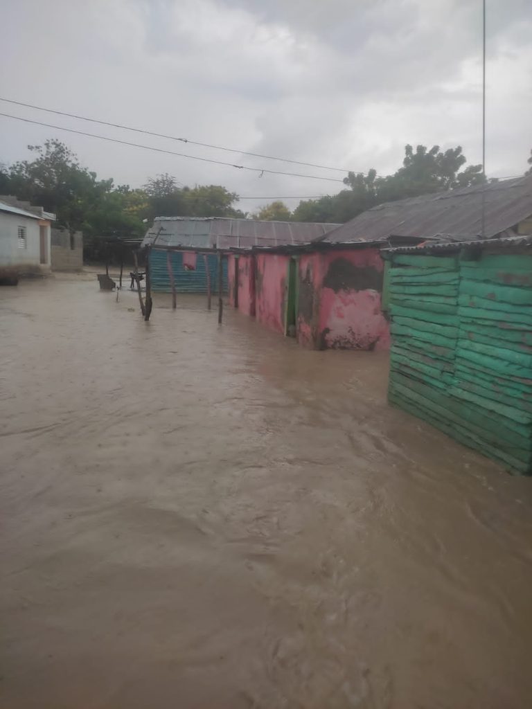 Plan RD responde antes emergencia por fuertes lluvias en la zona Sur