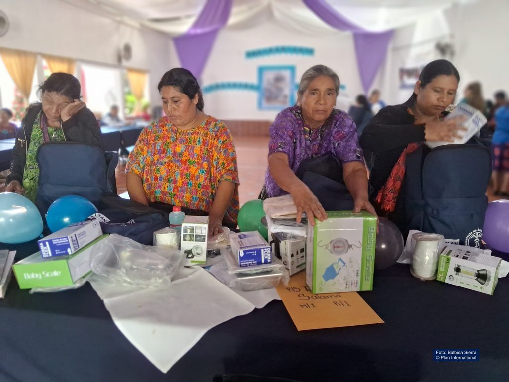 Comadronas-de-Guatemala-reciben-kit-de-atencion-de-parto