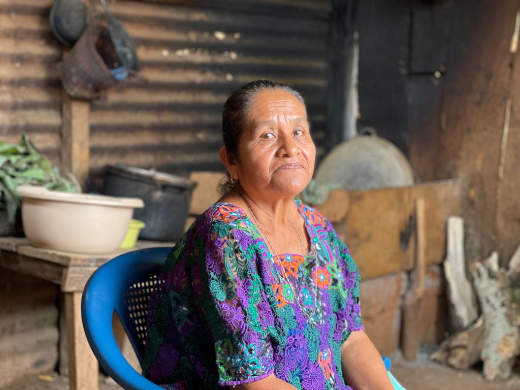 Erlinda, 65, abuela de Raquel, participante del programa Generación con Decisión y Liderazgo.