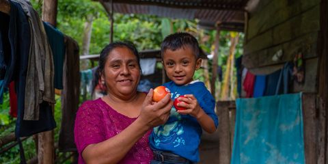 Acción humanitaria con enfoque resiliente a niñas y mujeres  