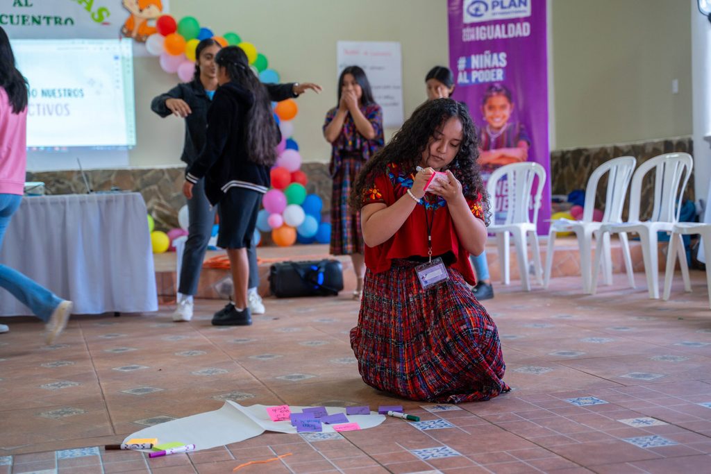 Joven participando en un encuentro de voceras juveniles.