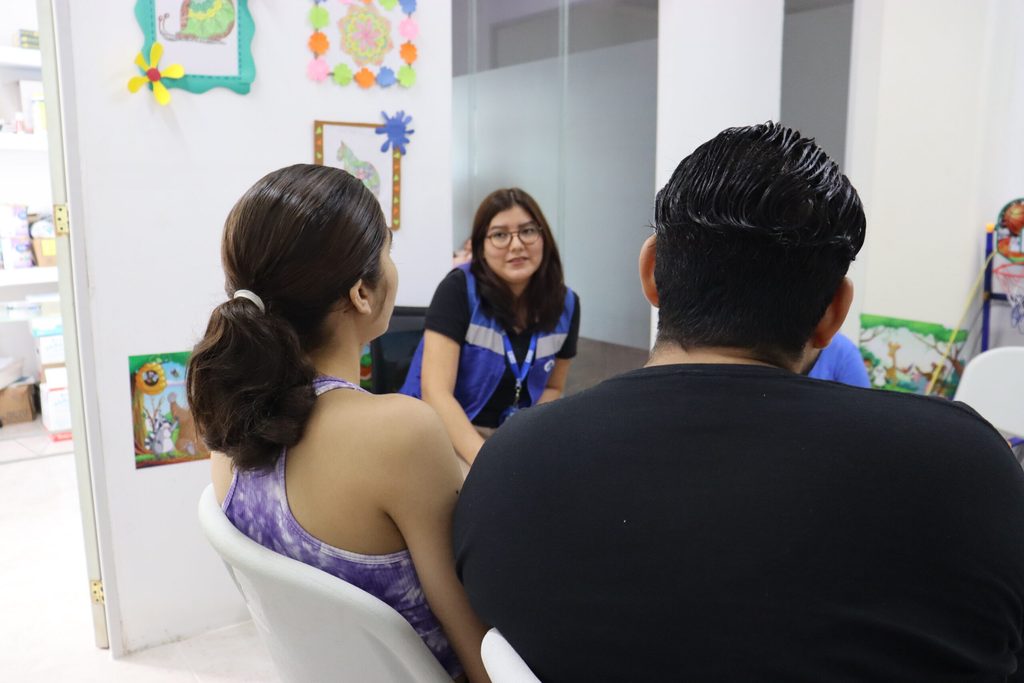 Rebeca y Daniel con el equipo de Plan International México.