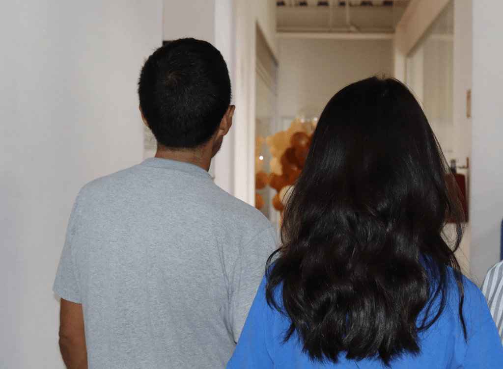 Amina, 16 años, con su papá.