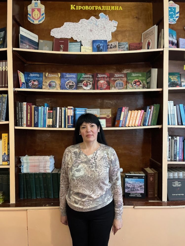 Woman in front of shelf