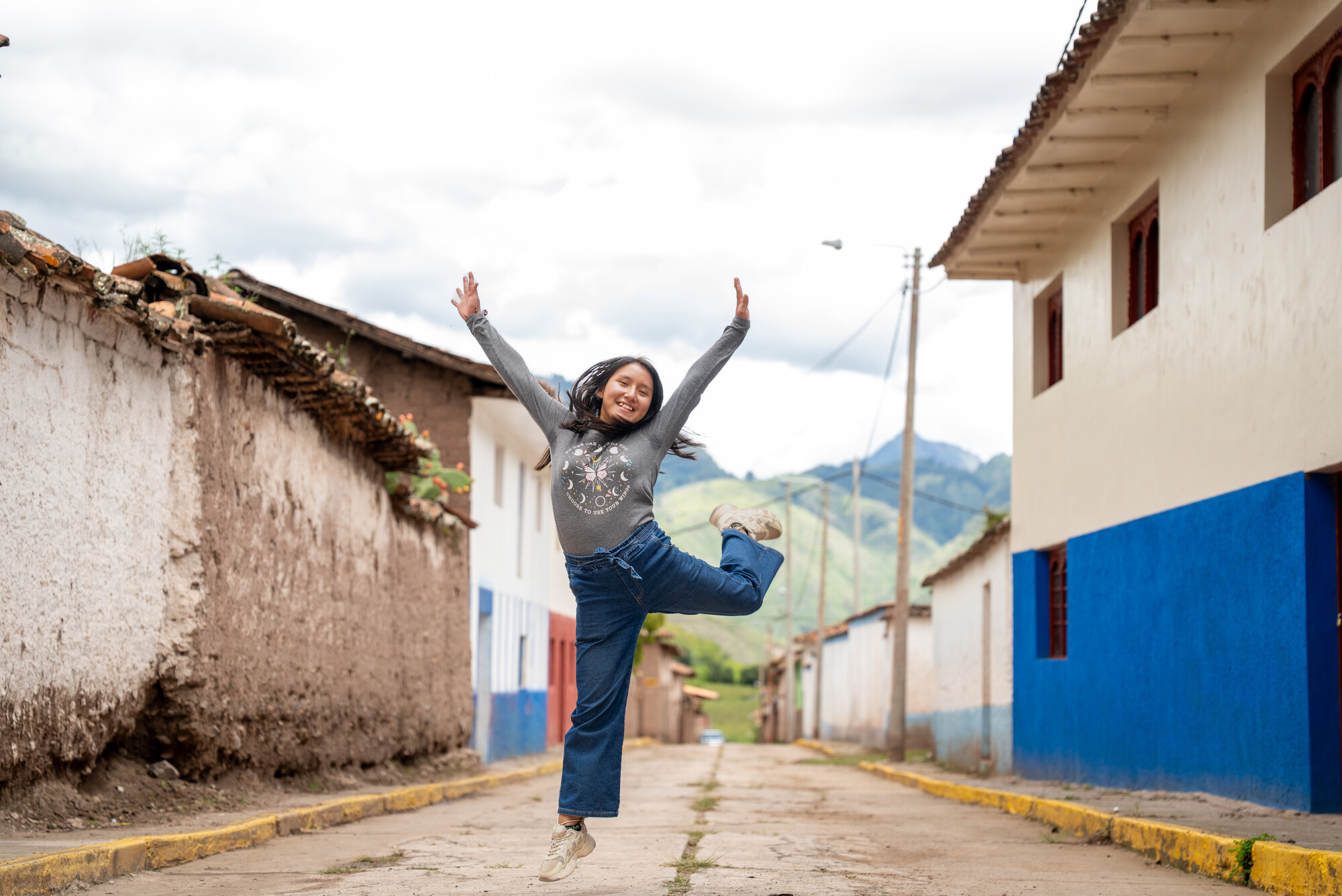 Mitzy, 15, Peru jumping